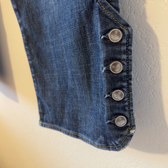 Guess Premium Cropped Jeans with Button Details - Picture 6 of 8